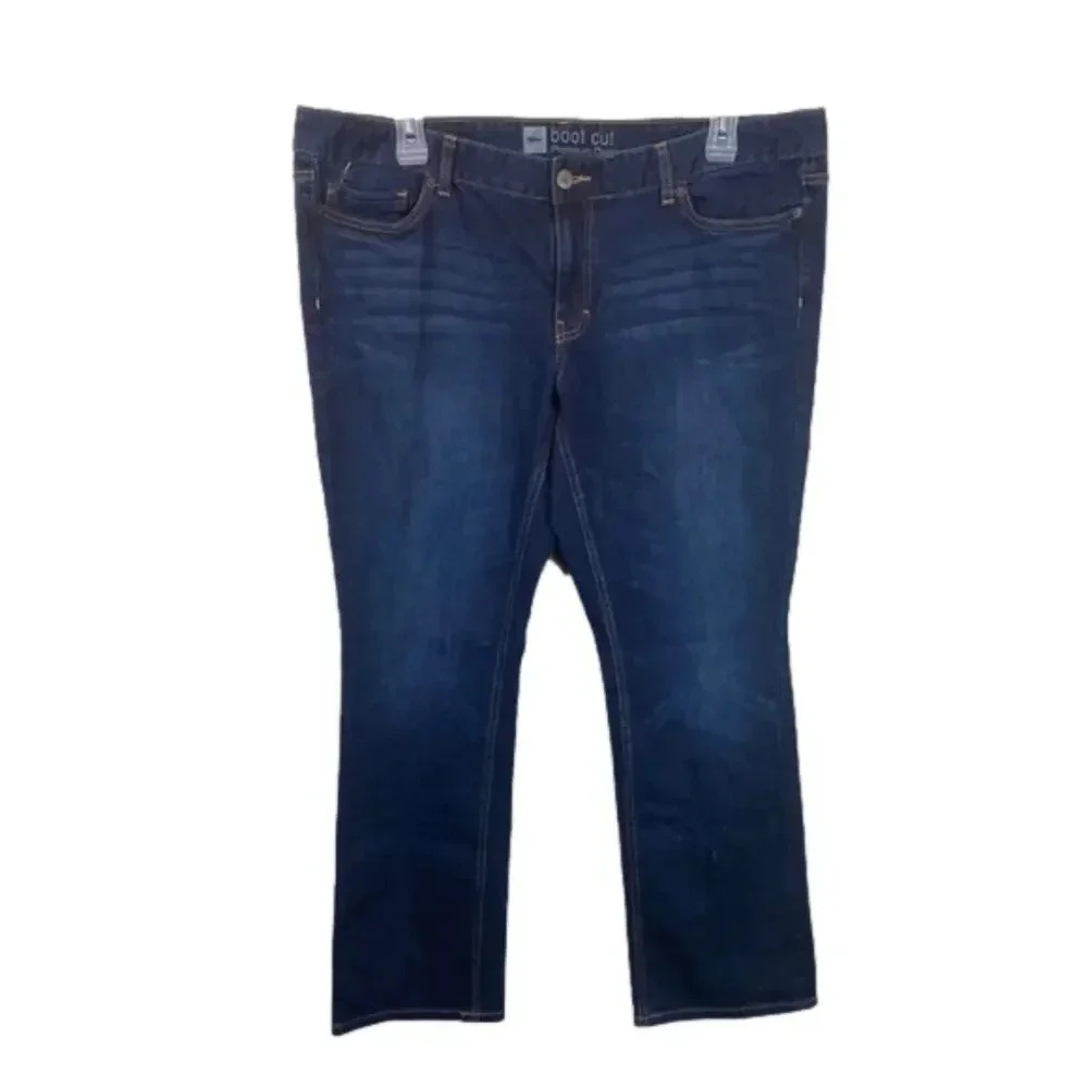 Mossimo Women’s plus size bootcut jeans. EUC.
Size: 18